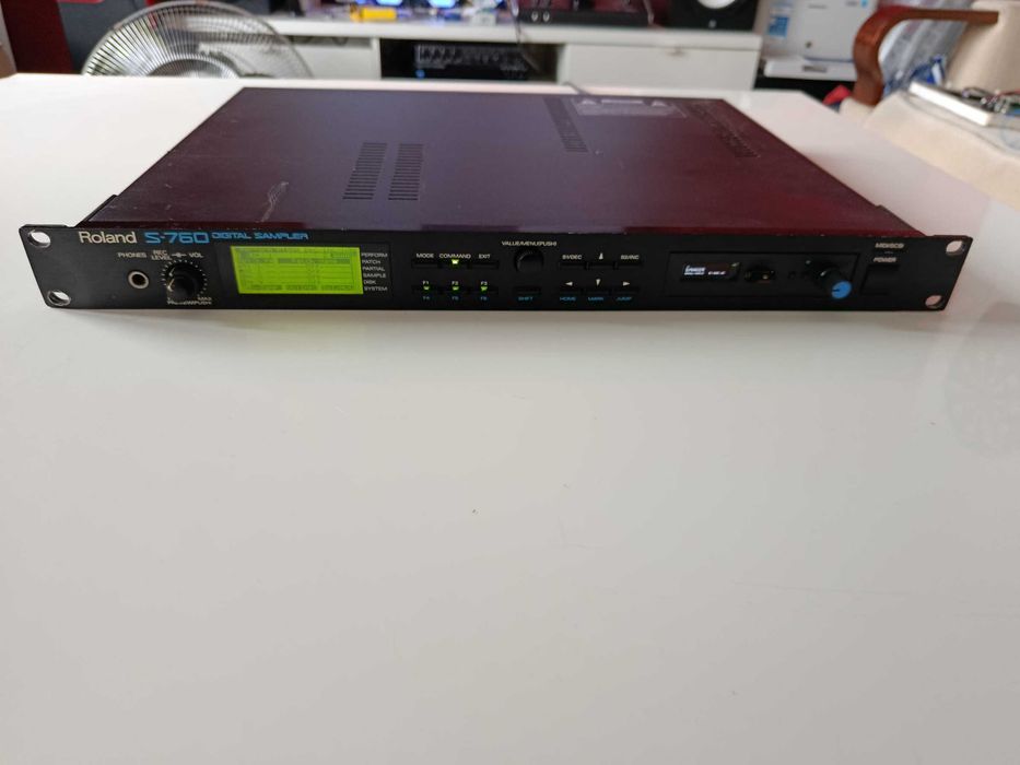 Roland S-760 Sampler + Gotek LCD + 18MB RAM
