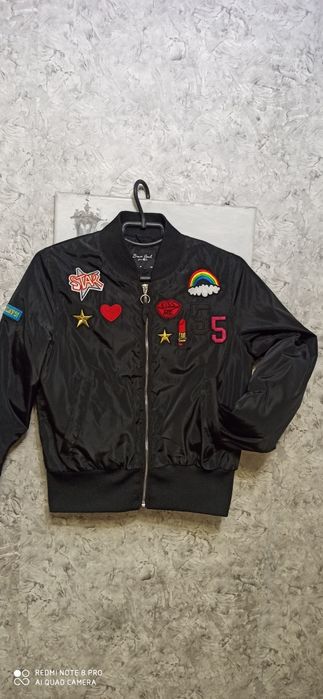 Стильний бомбер для дівчат