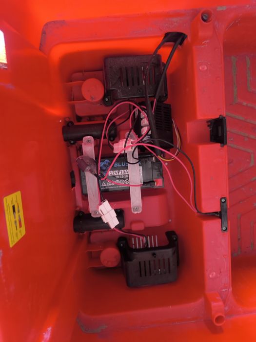 Auto autko 2-osobowe na akumulator jeep czerwony