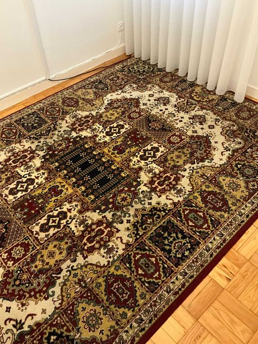 Carpete / Tapete / Alcatifa com padrão oriental / persa