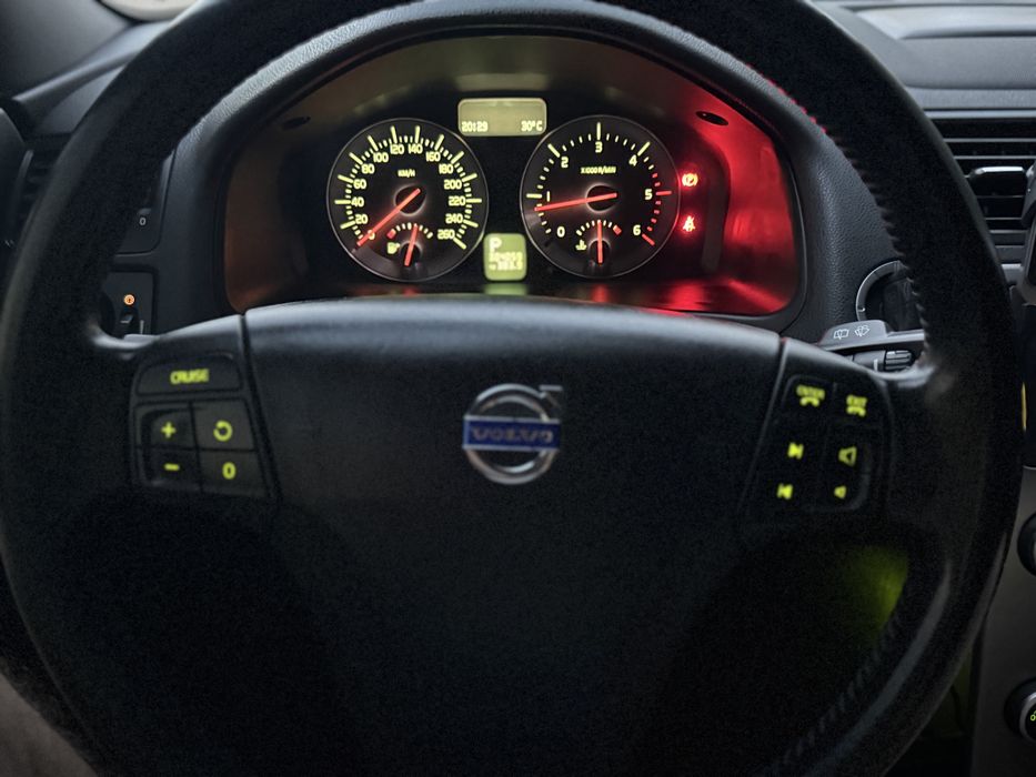 Продам Volvo v50 2.4 D5