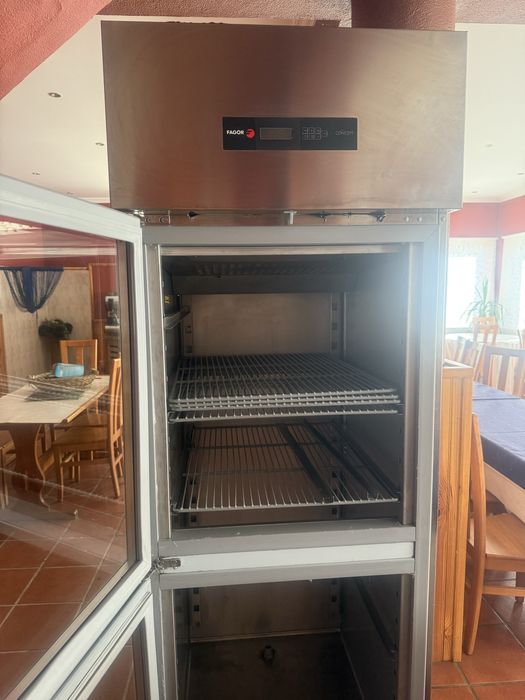 Vitrine Refrigeradora para sobremesas ou vinhos  FAGOR como nova