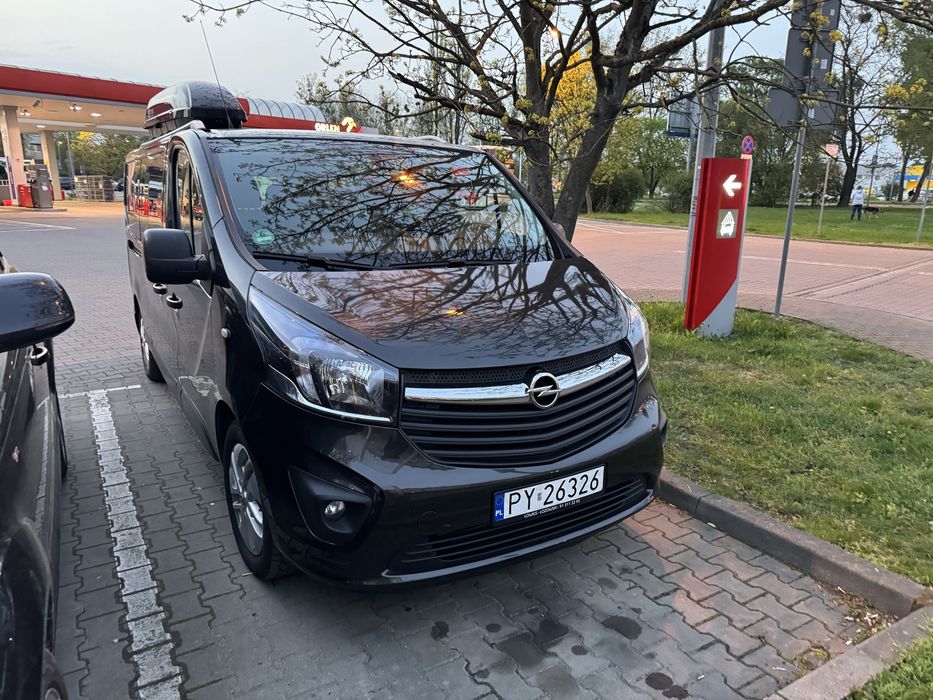 Wypożyczalnia Wynajem busa 9 osobowego, bagażnik dachowy, multivan,