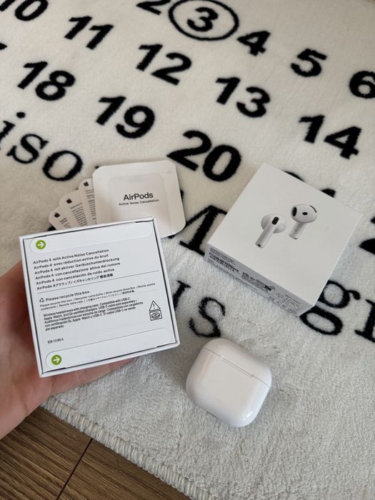 Słuchawki AirPods 4 ANC