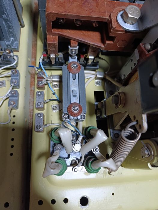 Контактор КМ 2336 600А 380в три штуки.