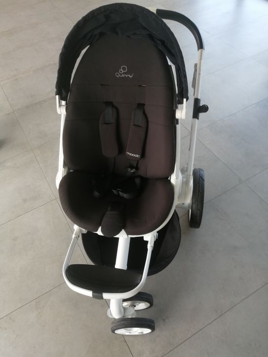 Carrinho de bebé + cadeira de refeição Chicco polly