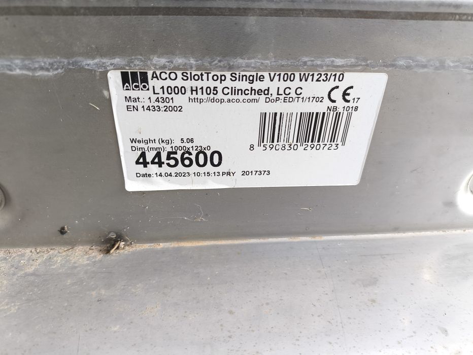 Canal de drenagem em betão polímero ACO Multidrain 100