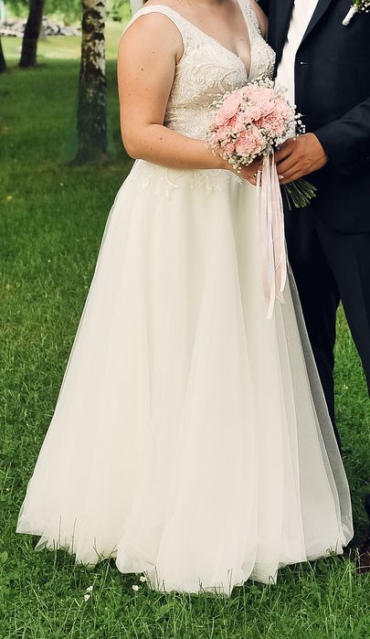 Piekna Suknia ślubna