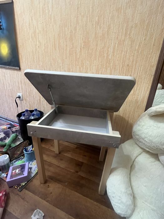 Дитячий стіл з кришкою