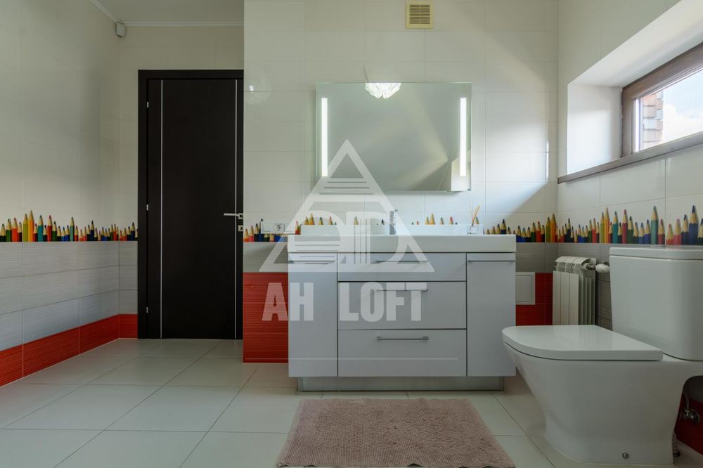 Будинок для великої родини, з басейном