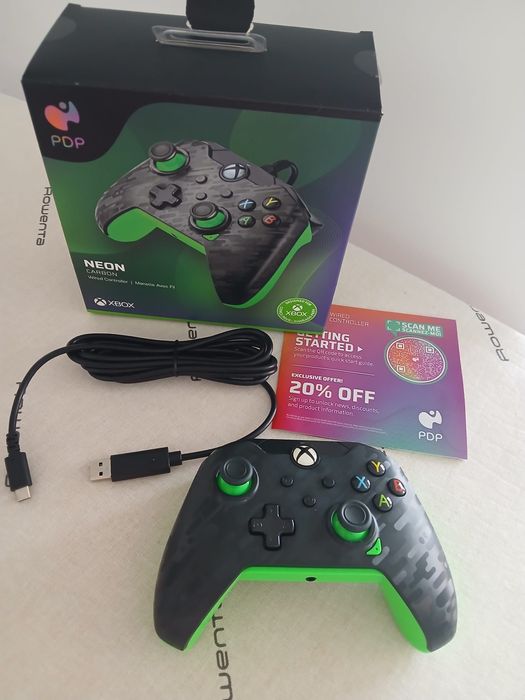 Comando com Fio Neon Carbon - Xbox Series S/X/PC (NOVO)