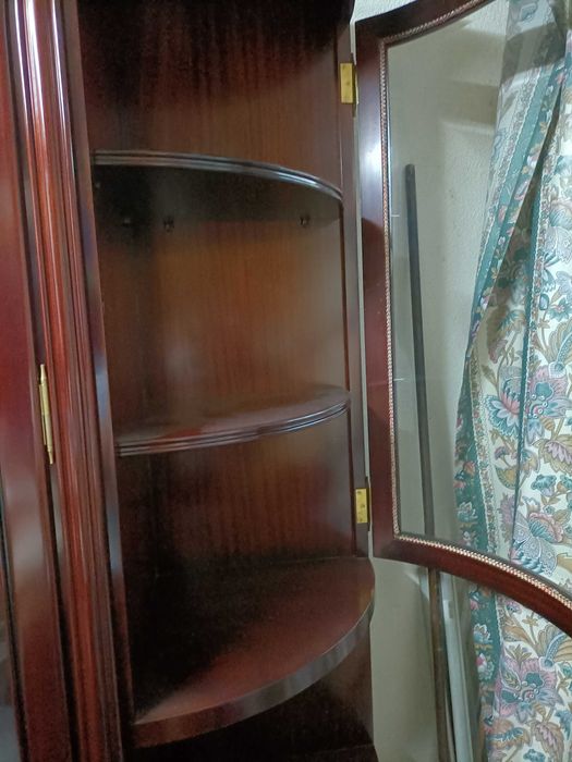 Móvel de sala cristaleira