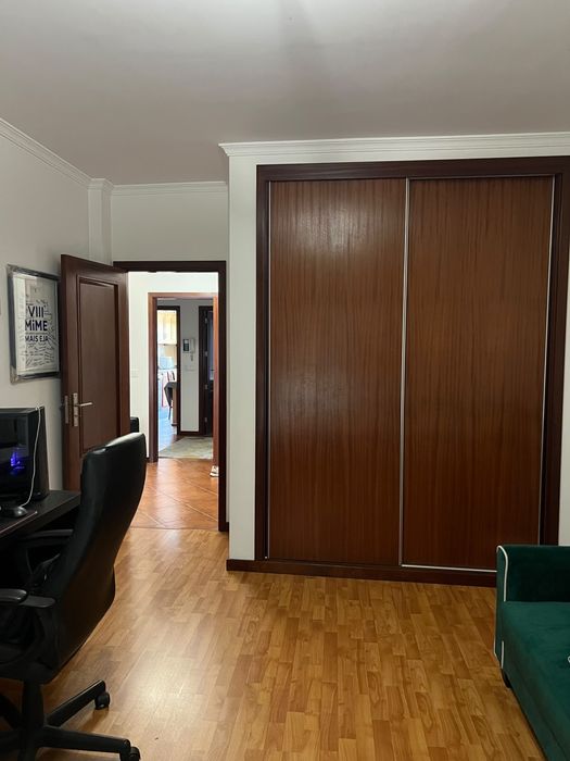 Apartamento T2+1 com varanda e vistas privilegiadas para o Tâmega e Douro