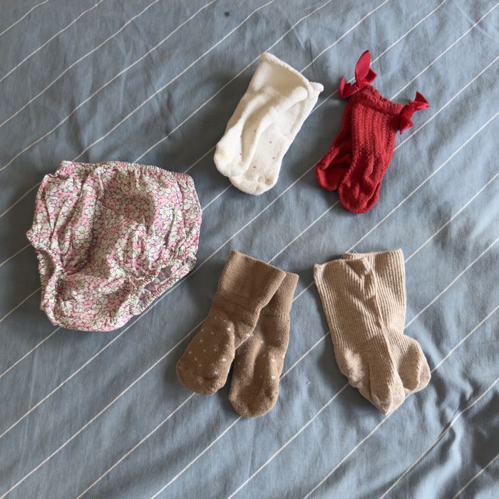 Roupa e calçado de bebé menina