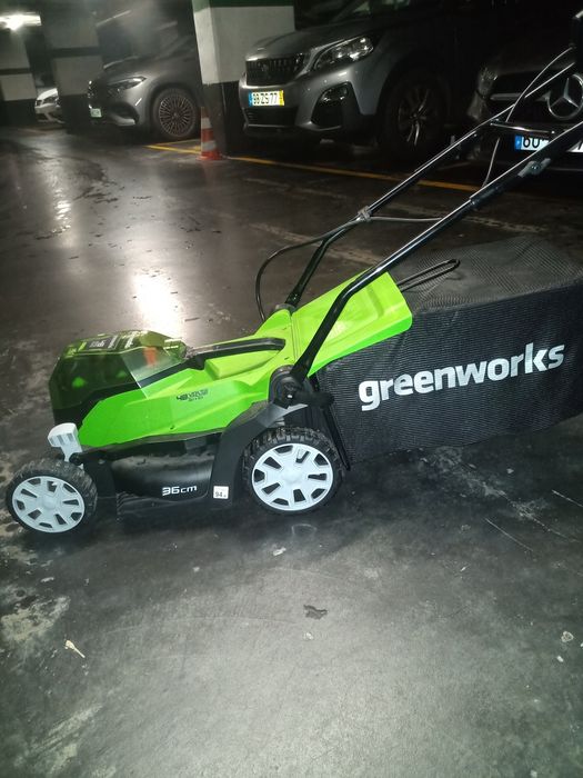 Máquina de cortar relva