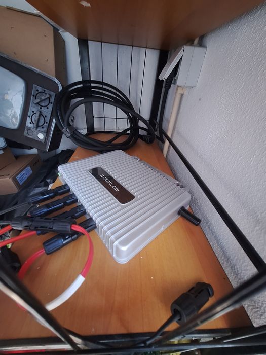 Painel solar e microinversor