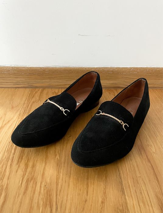 Czarne mokasyny polakiej marki Zbych