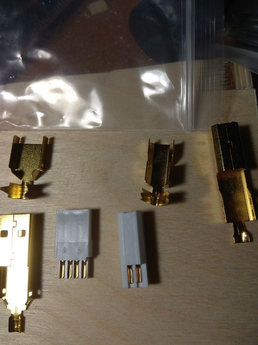 Продам комплект  якісних конекторів для USB 2.0 кабеля.