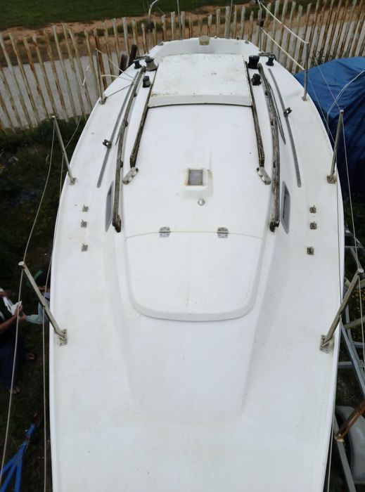 Veleiro Buccaneer 25 – 7,60 m – motor + velas