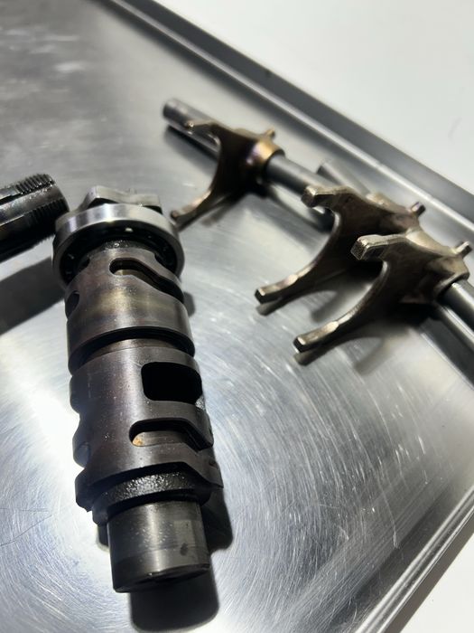 Skrzynia biegów KOMPLETNA SUZUKI GSXR 600 K1 K2 K3 sprawna