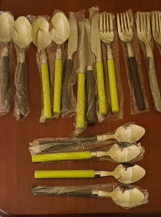 16 talheres com cabo de plástico