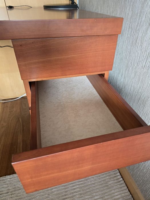 Secretária cerejeira