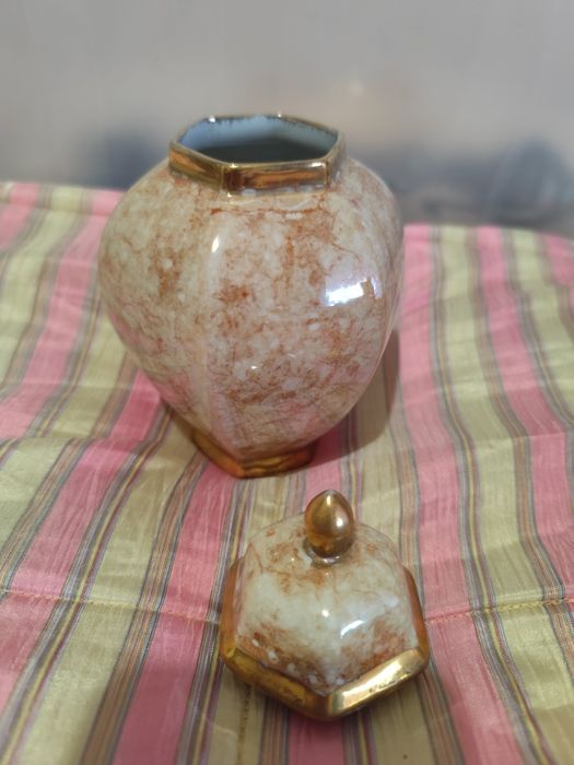 Hand-painted ceramic pot446693311639736321