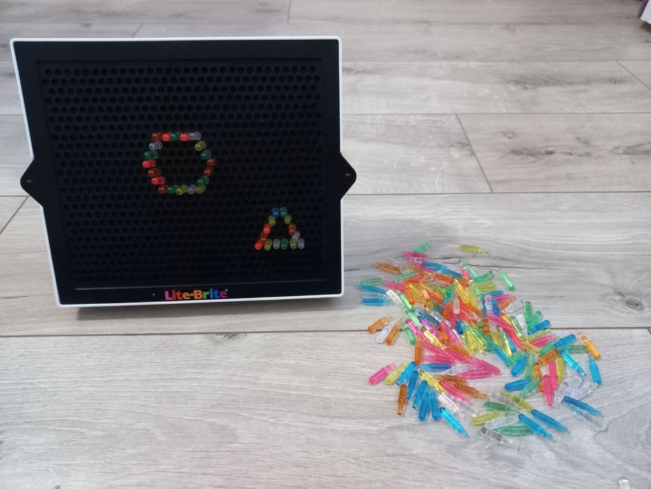 Електронна мозаїка від Hasbro на батарейках