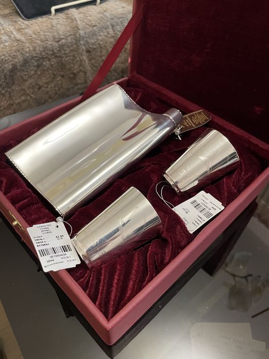 Срібна фляга та 2 стопки з лого Mercedes