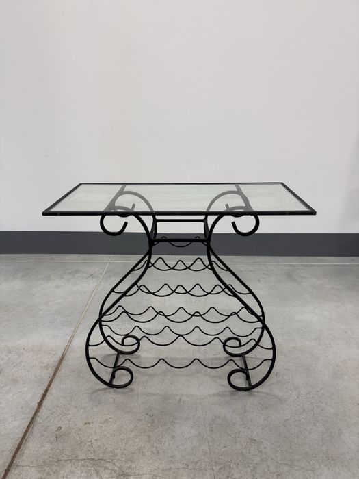 Metalowa konsola / stolik z miejscem na butelki wina