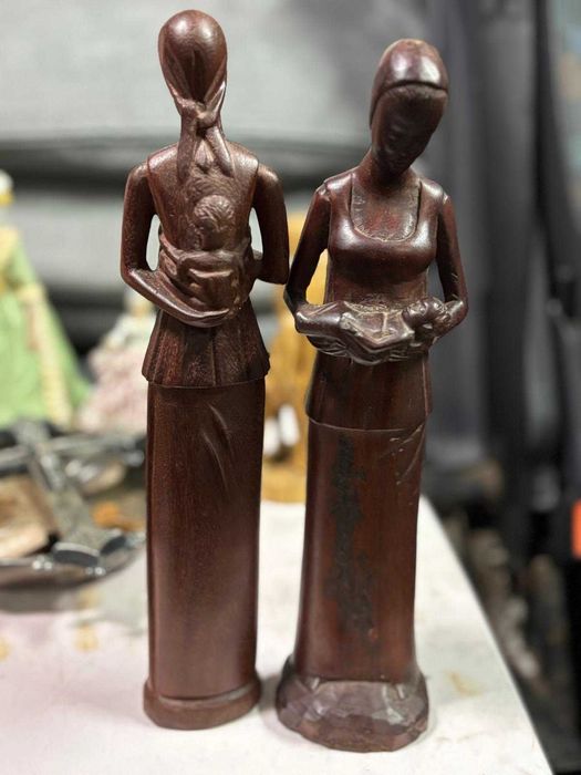 Stare drewniane figurki afrykańskie