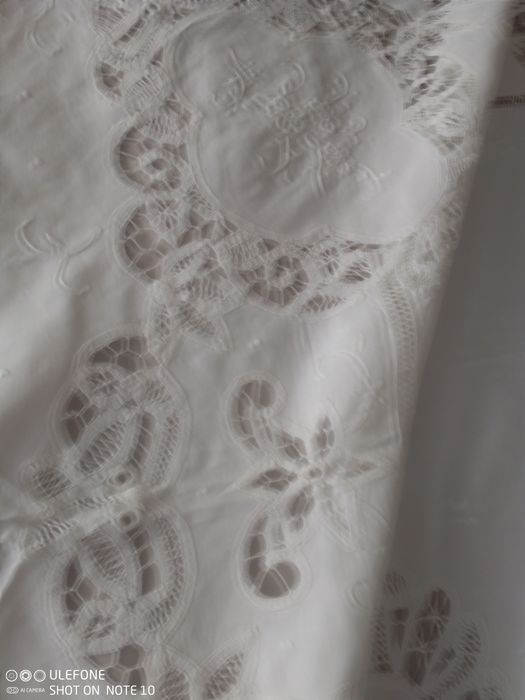 Toalha para sala de jantar bordada