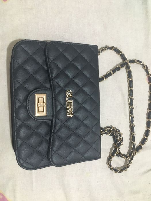 Mala da marca guess core preta semi nova