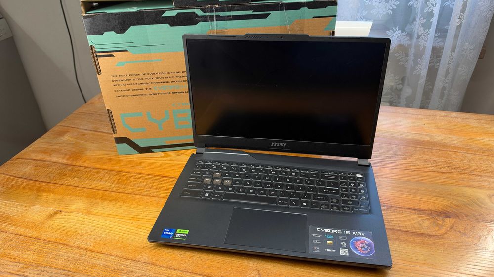 MSI Cyborg 15 i7-13620H RTX 4060 FullHD 144Hz 15,6" Dobry stan Laptop Gamingowy uszkodzony