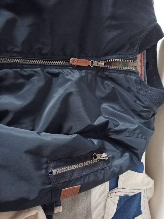 Casaco bomber, 9/10 anos,2 calças de ganga, 2 pólos, ziippy, portes in