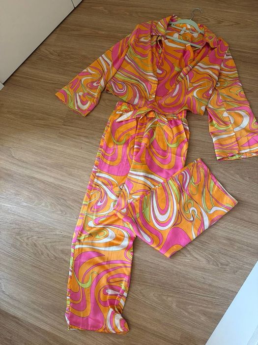 Light, colorful summer suit XL