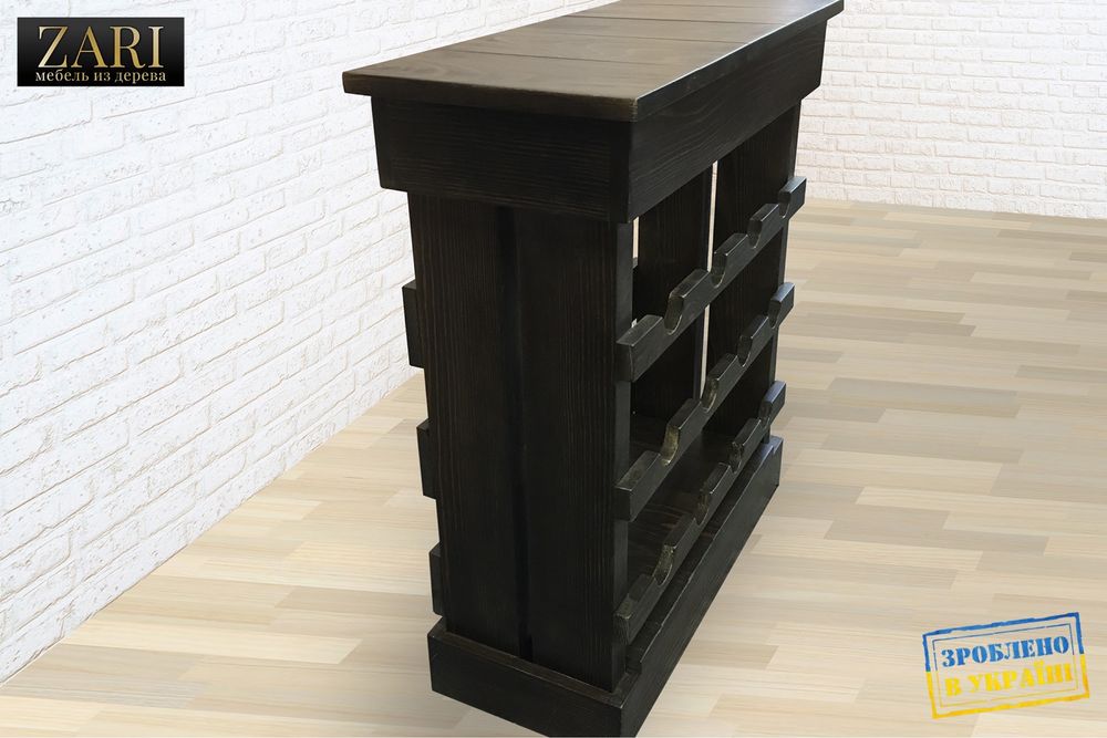 Классическая полка для хранения вина и бокалов.