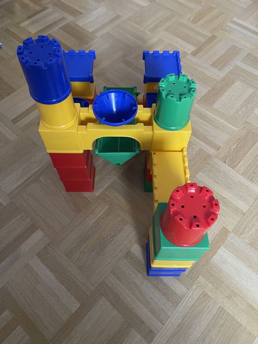 Конструктор великий цікавий
