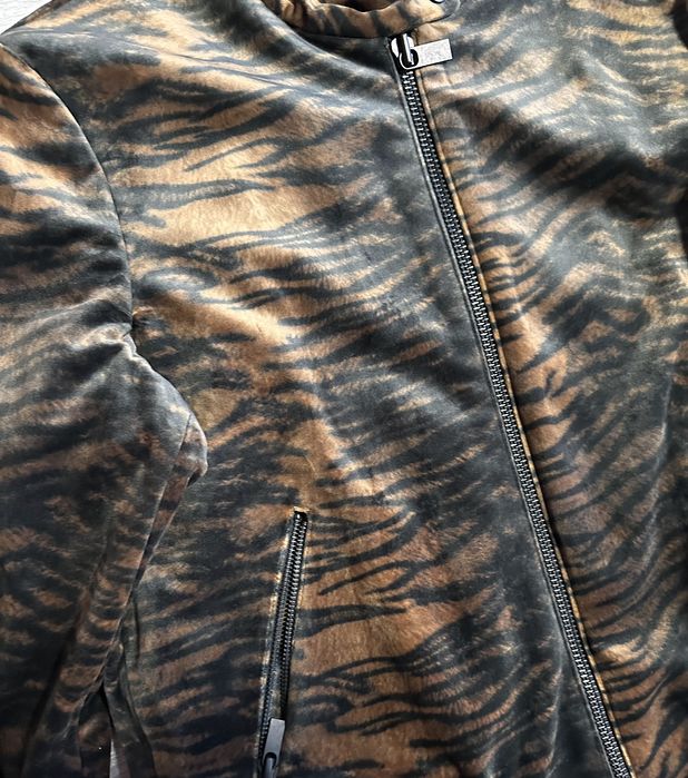 Велюровий бомбер Mango