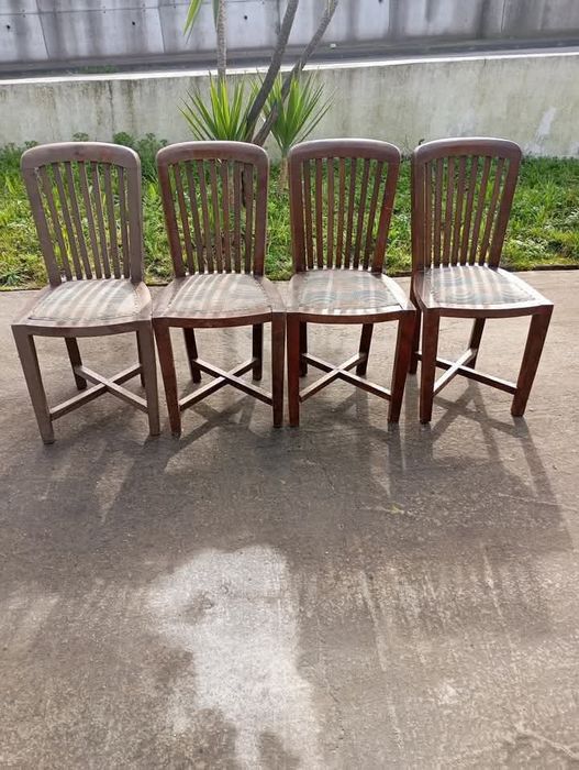 Vendo estas cadeiras muitas bonitas bom estado