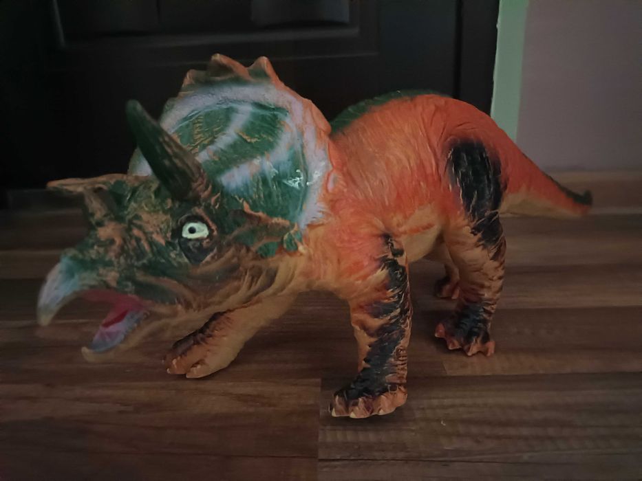 Zabawka dinozaur- triceratops gumowa
