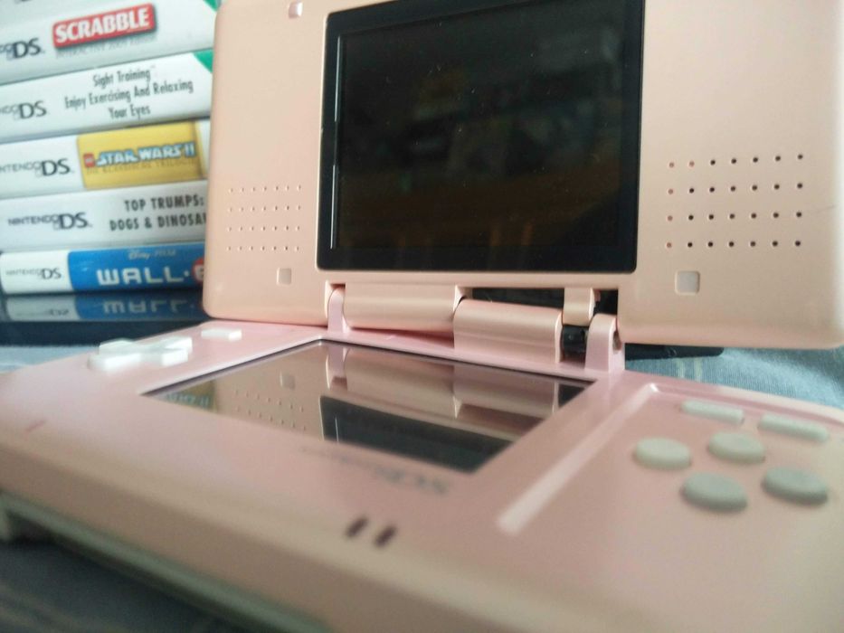 Nintendo DS Pink na caixa e 4 jogos