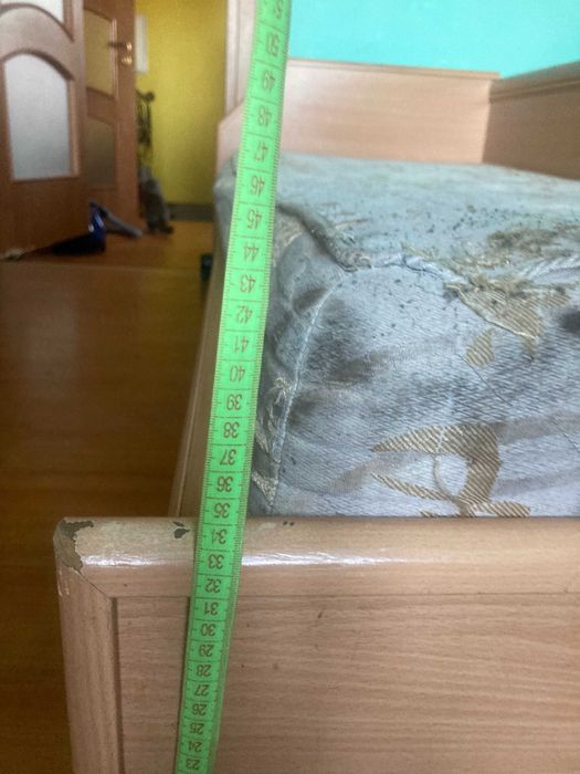 Ліжко  деревьяне 2м*0.9м з матрацом. самовивіз.