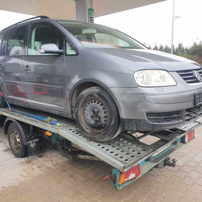 Volkswagen Touran 1.6 FSI kod lakieru LD7X, manual  na części