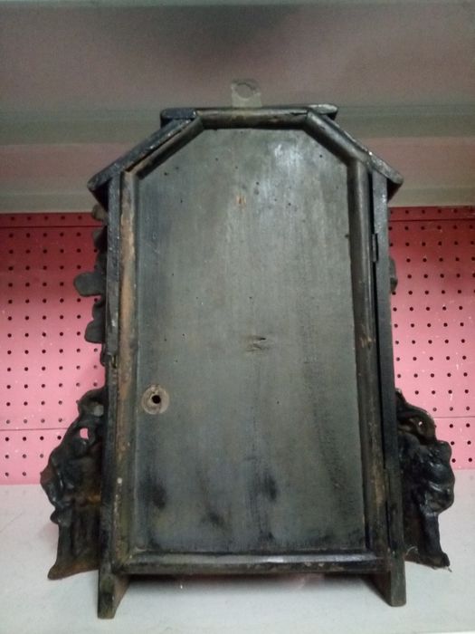 Fantástica antiga caixa de relógio com frente em metal pintado-anjos