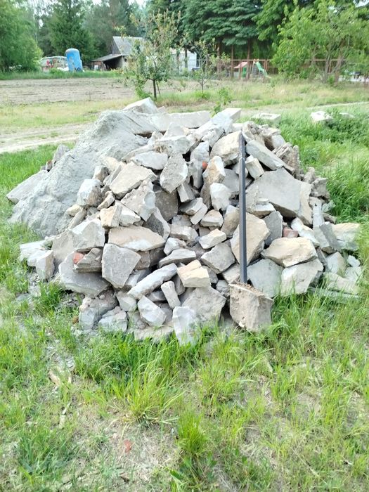 Oddam cegły kamienie