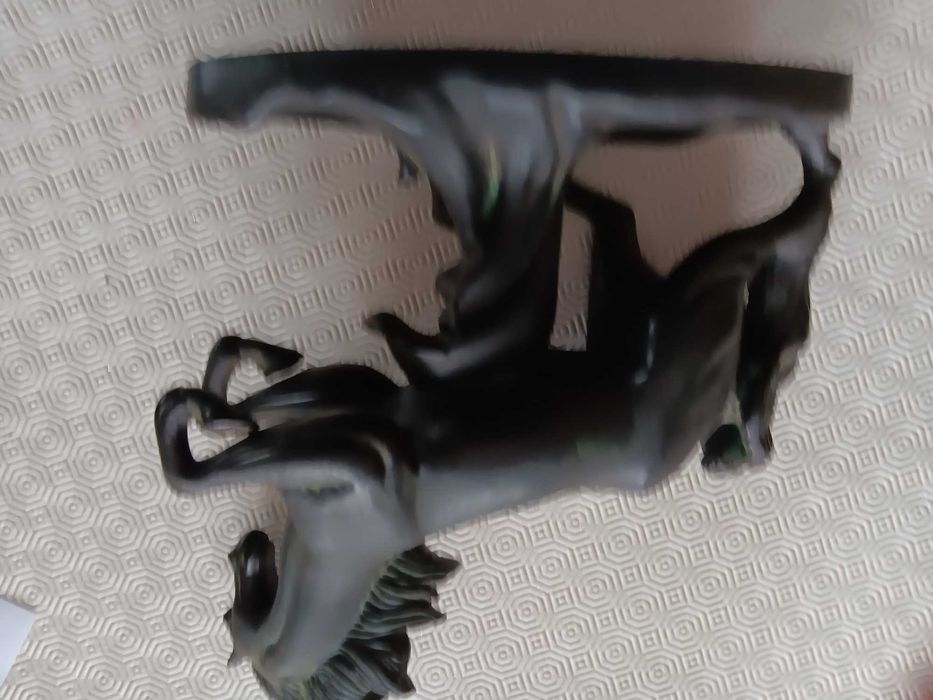 Estatua de cavalo em liga de bronze e estanho