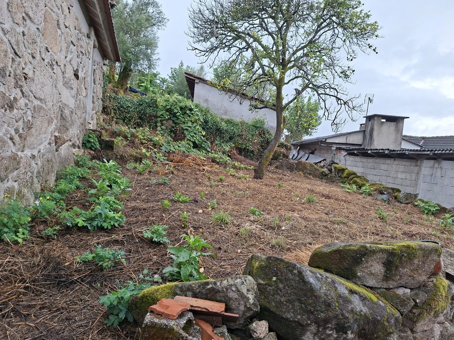 Casa junto à barragem de Daivões