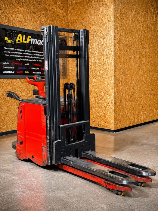 Stacker Linde D12 ano 2019 triplex c elevação inicial!! Como novo