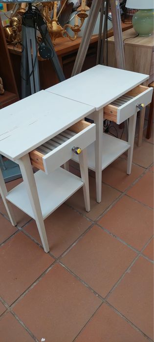 Conjunto de mesinhas de cabeceira